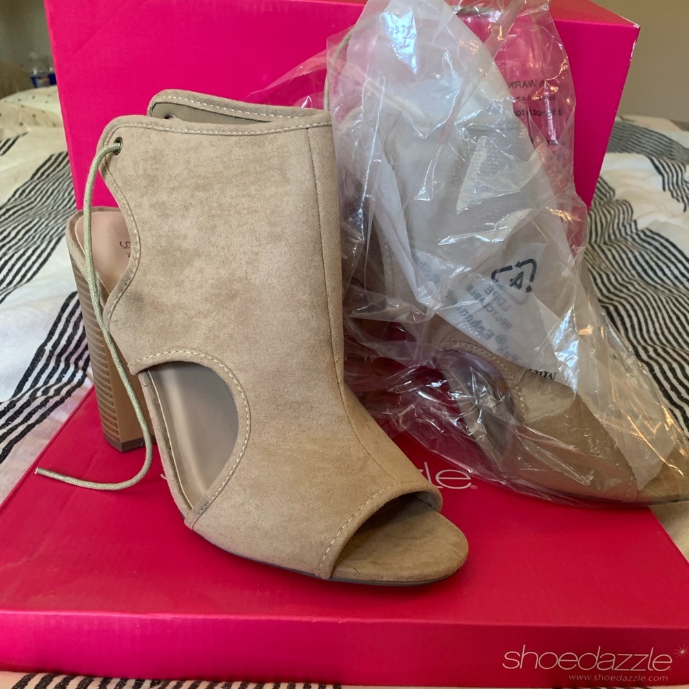 Shoe dazzle high heeled sandals